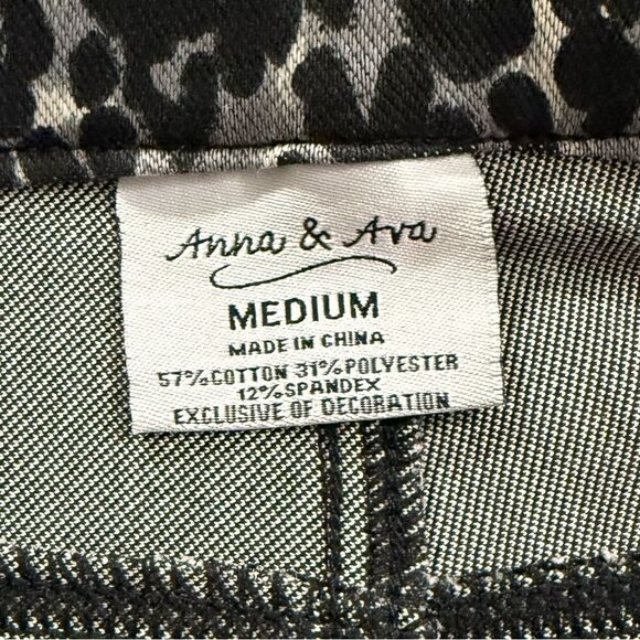 Anna & Ava Pull-on Pants Jegging Animal Print Size Medium NWT - Picture 10 of 10